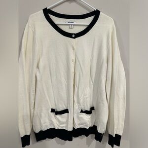 Black and White pocket cardigan